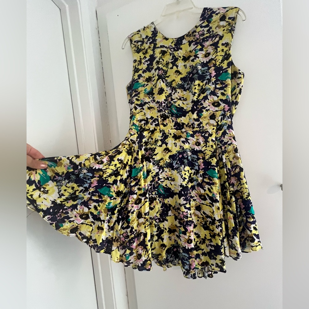 ⛸️ H&M ⛸️Daffodil Floral Sleeveless Dress. Size 10 - Picture 7 of 12